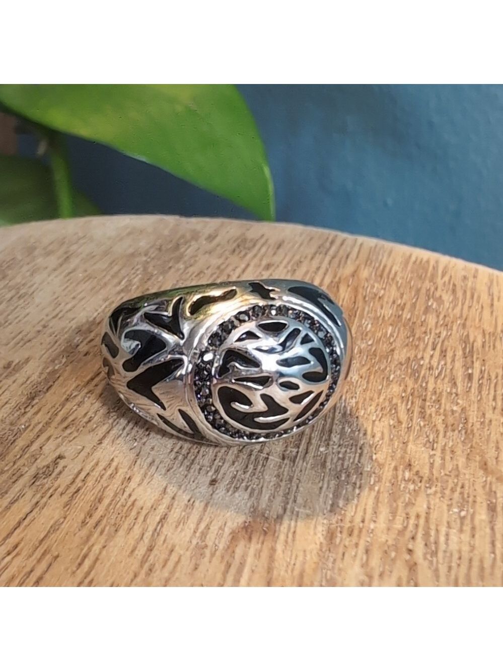 Elegant Silver Ring with Artistic Design
